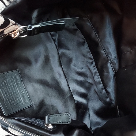 Coach Gallery Signature Tote w/ a Wristlet (RARE) - Picture 16 of 17